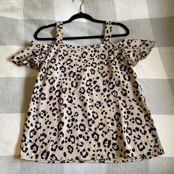 Monteau Cold Shoulder Top - Picture 4 of 6